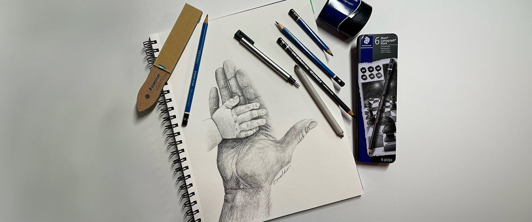 Graphite drawing: Dad and baby's hands (FR)