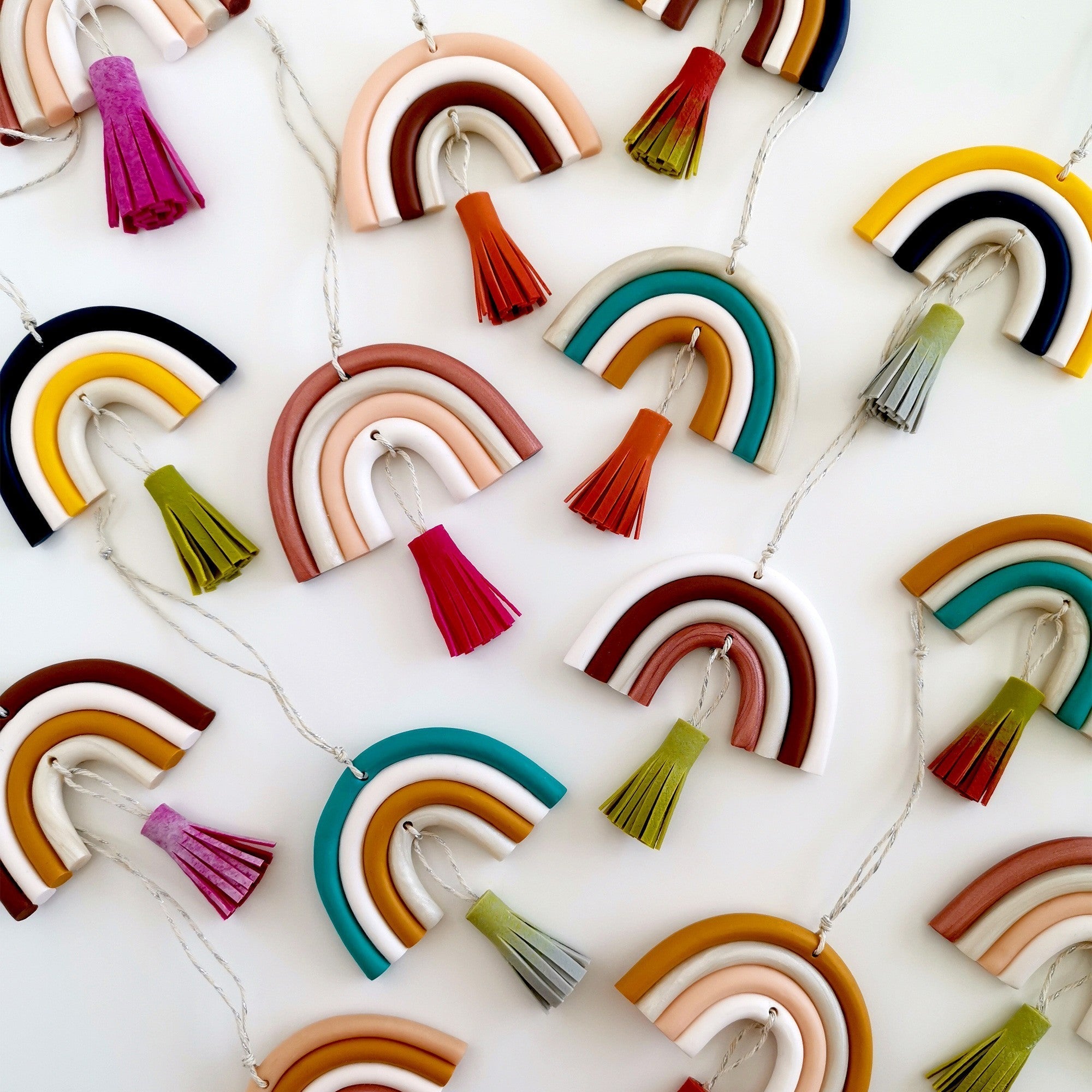 Rainbow Ornaments VerticalLine DeSerres rainbow-ornaments-verticalline-deserres