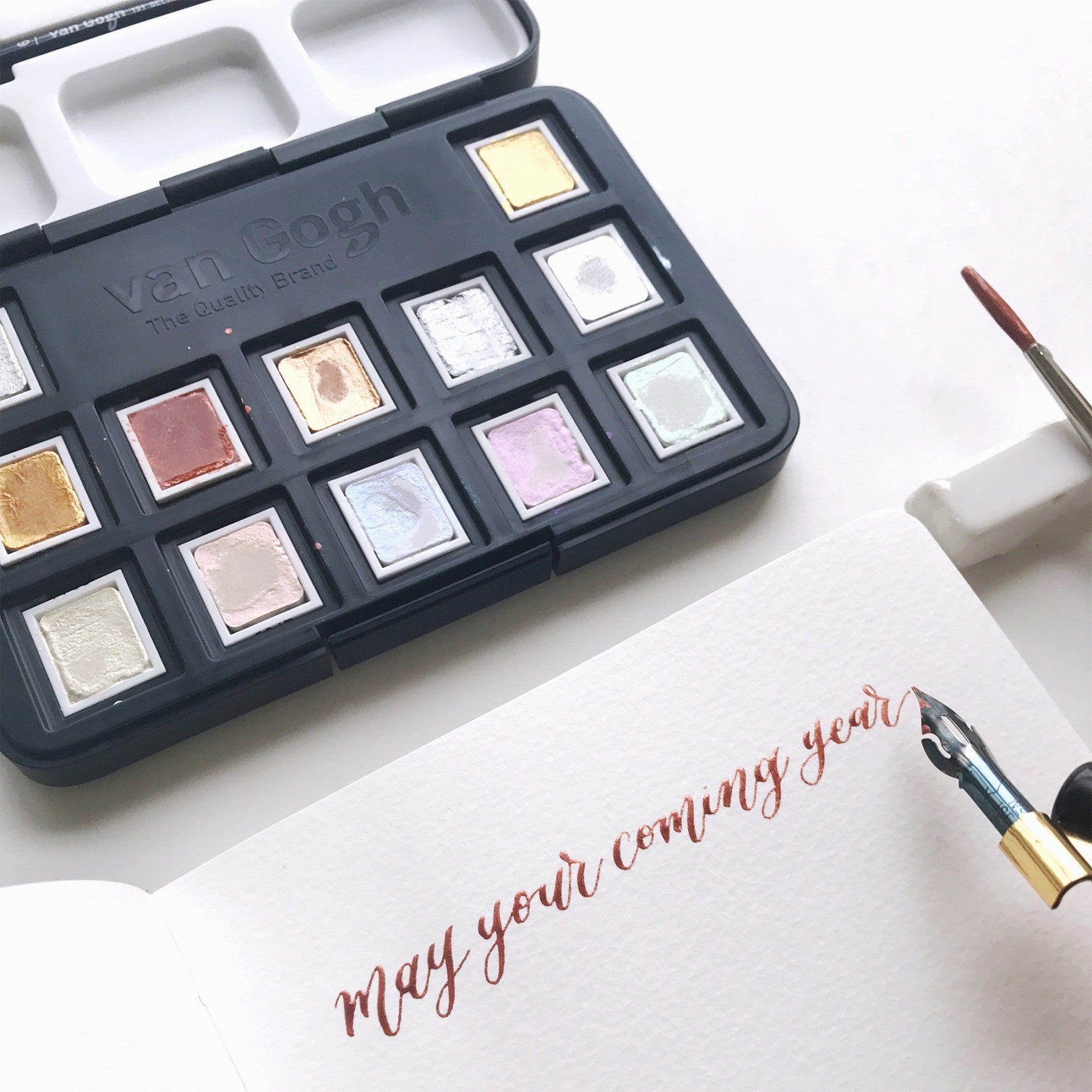 Tutorial: How to Use Metallic Watercolors for Calligraphy by Elizabeth Zhang