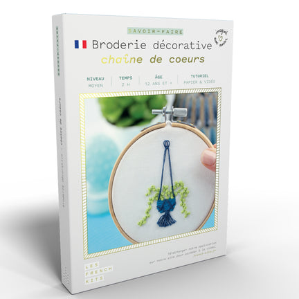 Decorative Embroidery Kit - "chaîne de cœurs"