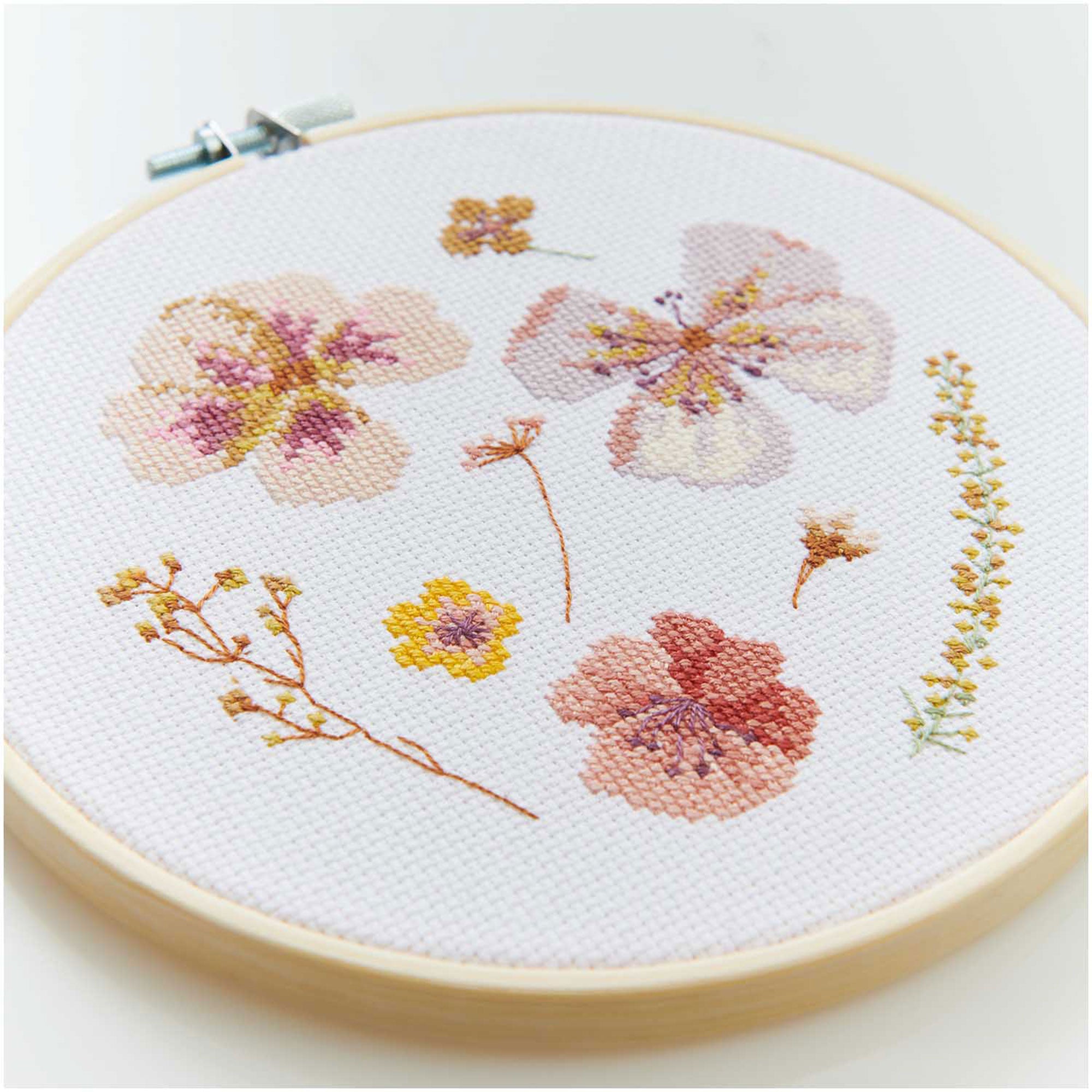 Kit broderie point de croix - fleurs séchées 2 | DeSerres